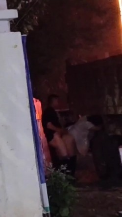 唿伦贝尔阿荣旗 一情侣在翻斗车野战被偷拍曝光，野战就是爽呀！ 截图6