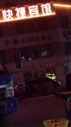 唿伦贝尔阿荣旗 一情侣在翻斗车野战被偷拍曝光，野战就是爽呀！ 截图8