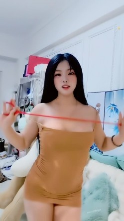 青春无敌，抖音风艺校美少女【杨晓花】定制福利，露脸露点，各种热门BGM裸舞 截图11