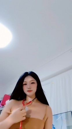青春无敌，抖音风艺校美少女【杨晓花】定制福利，露脸露点，各种热门BGM裸舞 截图14