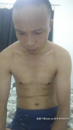 光头强露脸玩弄老干妈，两位岁数都不小网络淘金，各种体位激情啪啪，舔逼口交比年轻人玩的都嗨，真扛草 截图16