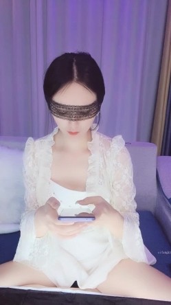 超高档御姐！长得像明星童X，无敌甜美大长腿，把美腿伸直了自慰，高价密码房，声音甜美喜欢唠嗑，9分高颜值分好身材 截图15