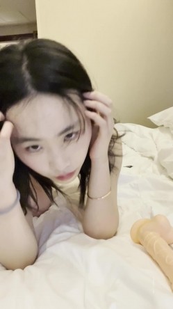 露脸才是王道！微博撸铁反差婊【悲伤口袋小狗】高价定制~道具紫薇吃鸡巴足控特会放骚戳XP的欲望脸 截图12