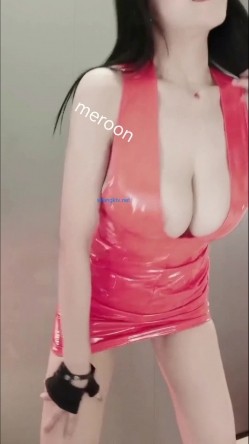 高颜值九头身，巨乳露脸女神【Meroon舞6柒】重金定制，露奶激情热舞，一对车大灯抖的飞起 截图8