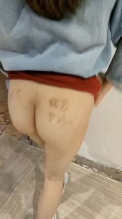 露出界天花板满级狂人！身材苗条性感网红【兔兔】私拍，学校公园商场各种场所人前露出翻屁眼露逼紫薇喷水 截图15