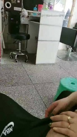 理发店老板娘表姐性瘾强一早上就想要 只有关门席地而战来个晨炮 饥渴骑乘无套就坐下去 骚浪一逼太欠操 高清源码录制 截图3