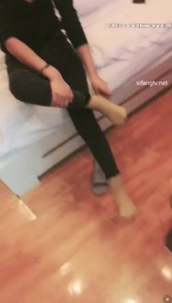 最美花季甜美女神出海【迷人的眼泪】酒店约炮无套啪啪操翻天 后入怼操白浆内射 全网仅此一部 截图3
