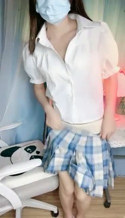 新人！校花美女被干了~【一个小丸子】学生校服诱惑~前后上下换着姿势爆抽插~快受不了啦~超带感！ 截图3