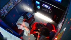 黑客破解KTV包房监控偷拍 ️红衣妹子刚进来不久就迫不及待脱下帅哥的裤子吃硬鸡巴一边唱歌一边操她 截图3
