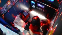 黑客破解KTV包房监控偷拍 ️红衣妹子刚进来不久就迫不及待脱下帅哥的裤子吃硬鸡巴一边唱歌一边操她 截图5