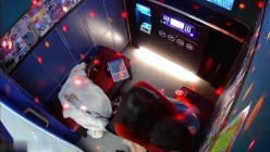 黑客破解KTV包房监控偷拍 ️红衣妹子刚进来不久就迫不及待脱下帅哥的裤子吃硬鸡巴一边唱歌一边操她 截图9