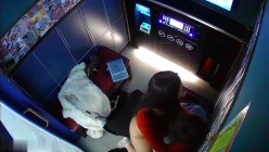 黑客破解KTV包房监控偷拍 ️红衣妹子刚进来不久就迫不及待脱下帅哥的裤子吃硬鸡巴一边唱歌一边操她 截图11