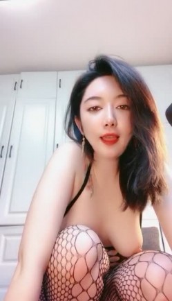 萌奶大美--妥妥眼镜御姐：哥哥用力，啊~好爽，哥哥真棒，使劲，我要我要用力，我没有结婚，看我像结婚的吗服了！ 截图11