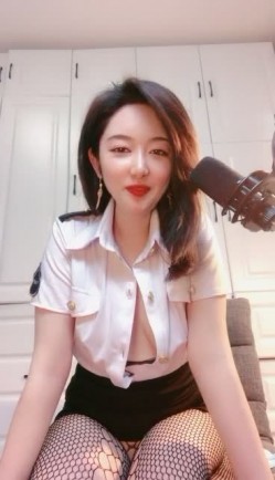 萌奶大美--妥妥眼镜御姐：哥哥用力，啊~好爽，哥哥真棒，使劲，我要我要用力，我没有结婚，看我像结婚的吗服了！ 截图14