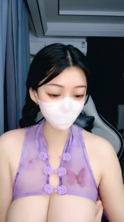 兄弟们 超级大奶子 巨大无比【最爱喝奶茶】甩奶舞 性感内衣超好身材 看着就是爽 截图1