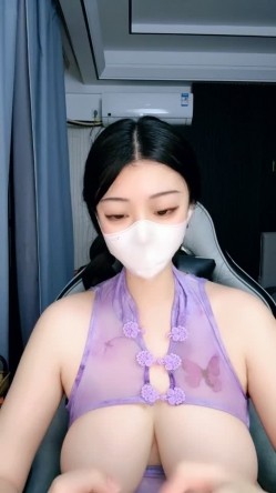 兄弟们 超级大奶子 巨大无比【最爱喝奶茶】甩奶舞 性感内衣超好身材 看着就是爽 截图2