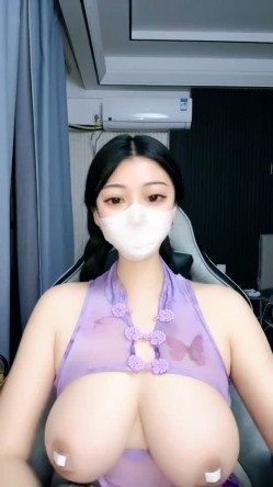 兄弟们 超级大奶子 巨大无比【最爱喝奶茶】甩奶舞 性感内衣超好身材 看着就是爽 截图4