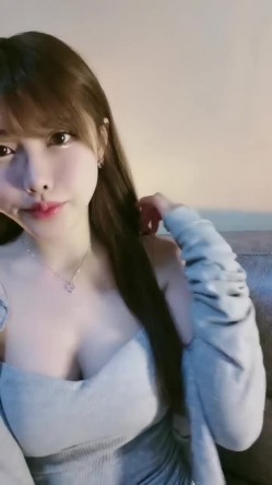 新人女神！这奶子绝了啊~【刘思雨】道具自慰~好骚好美！这对车灯，哪个男人不爱！！ 截图6