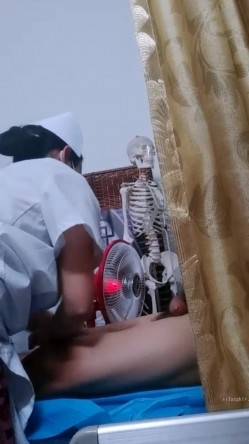 推油【盘医生】正宗少妇在店里偷拍客户全身精油推拿 跳弹 真实刺激，偷拍良家 截图8