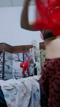 推油【盘医生】正宗少妇在店里偷拍客户全身精油推拿 跳弹 真实刺激，偷拍良家 截图14
