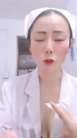 推油【盘医生】正宗少妇在店里偷拍客户全身精油推拿 跳弹 真实刺激，偷拍良家 截图15