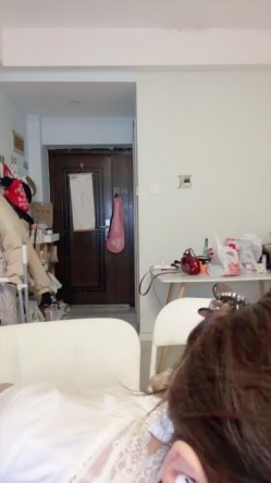 【彩色的小熊宝宝】骨感校花 人瘦奶大性感十足 魔鬼身材 奶子相当突出 超级淫荡 道具自慰 截图1