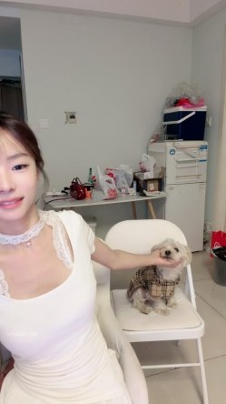 【彩色的小熊宝宝】骨感校花 人瘦奶大性感十足 魔鬼身材 奶子相当突出 超级淫荡 道具自慰 截图8