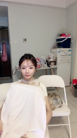 【彩色的小熊宝宝】骨感校花 人瘦奶大性感十足 魔鬼身材 奶子相当突出 超级淫荡 道具自慰 截图9
