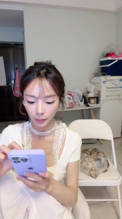 【彩色的小熊宝宝】骨感校花 人瘦奶大性感十足 魔鬼身材 奶子相当突出 超级淫荡 道具自慰 截图11