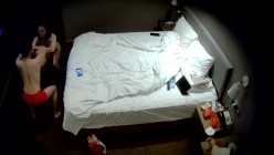 天眼酒店高清偷拍连续几天入住的奇葩小情侣整天裸睡不啪啪只会对着平板跳操 截图12