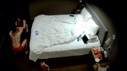 天眼酒店高清偷拍连续几天入住的奇葩小情侣整天裸睡不啪啪只会对着平板跳操 截图13
