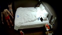 天眼酒店高清偷拍连续几天入住的奇葩小情侣整天裸睡不啪啪只会对着平板跳操 截图14