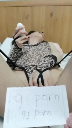 “啊~顶死了~插死我了”对话刺激，很能淫叫的极品人妻少妇【骚逼爱丽丝】性爱自拍，吞精无毛美臀无套各种输出白浆泛滥，撸管必备 截图2