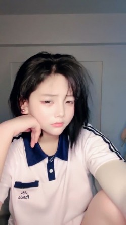 顶级校花来了！美到炸，清纯校园风小姐姐【取悦】刚下海就被操！满满撸点 截图11