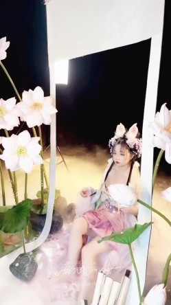 稀有露脸 高端ACG业界女神爆机少女 喵小吉 8月番微醺时刻绮怀零世界的异生活怪物猎人精品私拍 截图9