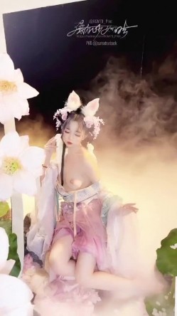 稀有露脸 高端ACG业界女神爆机少女 喵小吉 8月番微醺时刻绮怀零世界的异生活怪物猎人精品私拍 截图12
