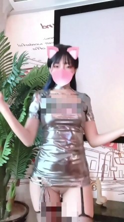 推特裸舞女神 小仙云 最新定制长视高端情景骚话 露脸舞 截图2