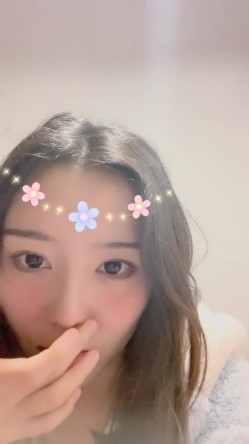 气质尤物颜值美女！新人近期下海！应要求小秀一波，扒开内裤看穴，揉捏坚挺奶子，翘起屁股超诱人 截图1
