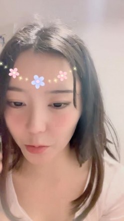 气质尤物颜值美女！新人近期下海！应要求小秀一波，扒开内裤看穴，揉捏坚挺奶子，翘起屁股超诱人 截图6