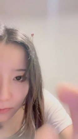 气质尤物颜值美女！新人近期下海！应要求小秀一波，扒开内裤看穴，揉捏坚挺奶子，翘起屁股超诱人 截图12