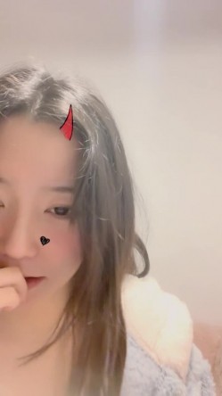 气质尤物颜值美女！新人近期下海！应要求小秀一波，扒开内裤看穴，揉捏坚挺奶子，翘起屁股超诱人 截图14