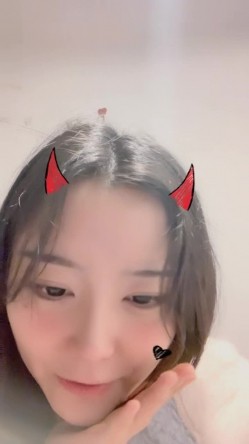 气质尤物颜值美女！新人近期下海！应要求小秀一波，扒开内裤看穴，揉捏坚挺奶子，翘起屁股超诱人 截图15