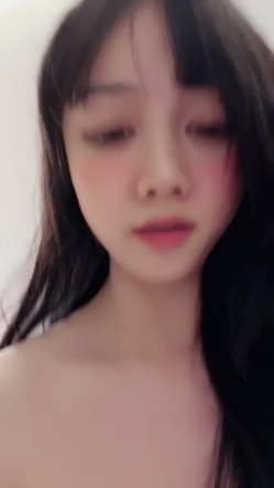 清纯的脸蛋宛如三好学生，身材却前凸后翘，洁白的裸体没有任何瑕疵，简直让人鸡儿梆硬！保证是个男人都想干她 截图6