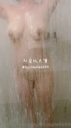 【极品媚黑 ️绿帽淫妻】国人淫妻『爱玩夫妻』最新性爱狂啪②换妻群交操完洗澡时又干一炮真刺激 截图2
