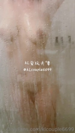 【极品媚黑 ️绿帽淫妻】国人淫妻『爱玩夫妻』最新性爱狂啪②换妻群交操完洗澡时又干一炮真刺激 截图4