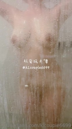 【极品媚黑 ️绿帽淫妻】国人淫妻『爱玩夫妻』最新性爱狂啪②换妻群交操完洗澡时又干一炮真刺激 截图7