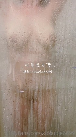 【极品媚黑 ️绿帽淫妻】国人淫妻『爱玩夫妻』最新性爱狂啪②换妻群交操完洗澡时又干一炮真刺激 截图11