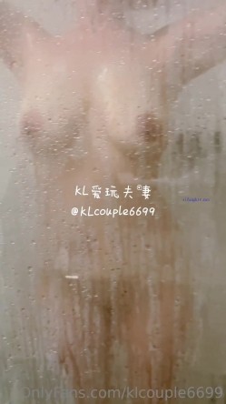 【极品媚黑 ️绿帽淫妻】国人淫妻『爱玩夫妻』最新性爱狂啪②换妻群交操完洗澡时又干一炮真刺激 截图14
