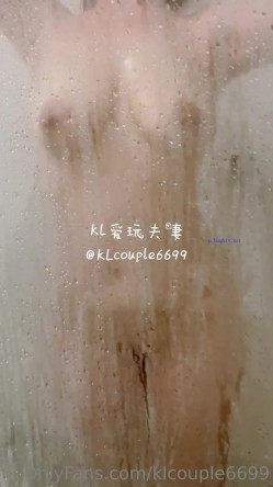 【极品媚黑 ️绿帽淫妻】国人淫妻『爱玩夫妻』最新性爱狂啪②换妻群交操完洗澡时又干一炮真刺激 截图15