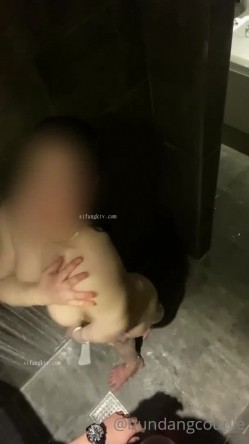 巨乳撸铁健身女神【本当夫妇】淫荡私拍199部完结~超大阴蒂开肛潮喷3P绿帽 截图6